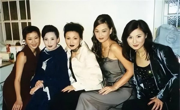王羽的女儿王馨平个人简介