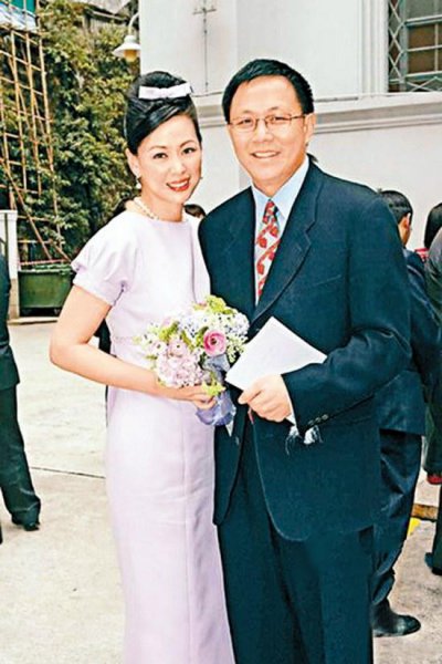 王羽的女儿王馨平个人简介