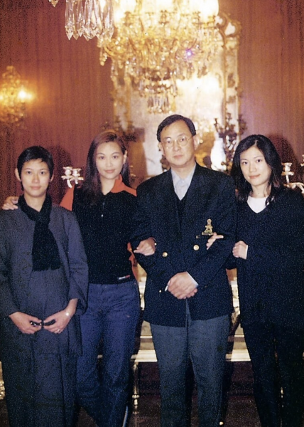 王羽的女儿王馨平个人简介