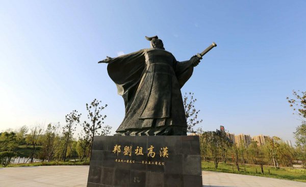 刘邦项羽虞姬的故事概括