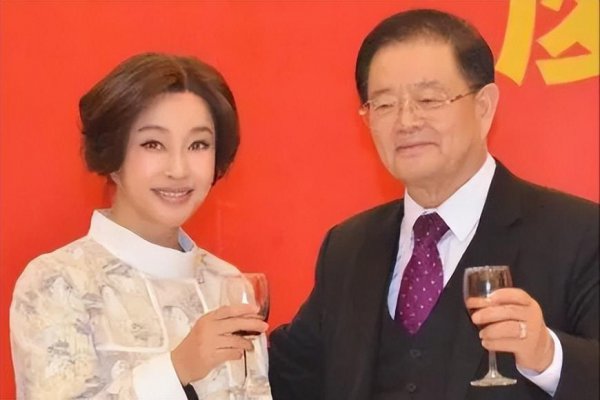 刘晓庆的儿子和女儿多大岁