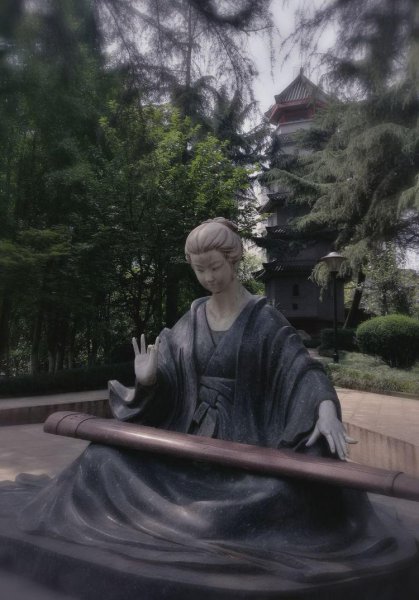 刘备在哪里继承皇位