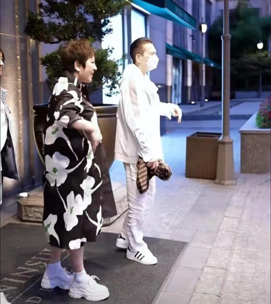 向华强老婆叫什么名字