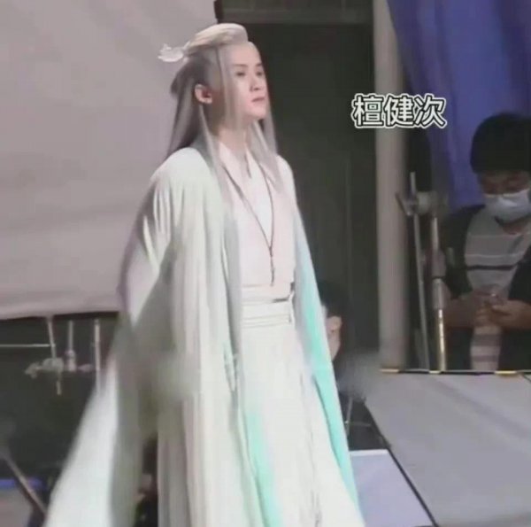 檀健次父母全家照
