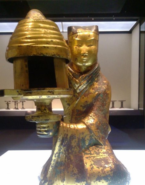 长信宫灯是哪个朝代的艺术品
