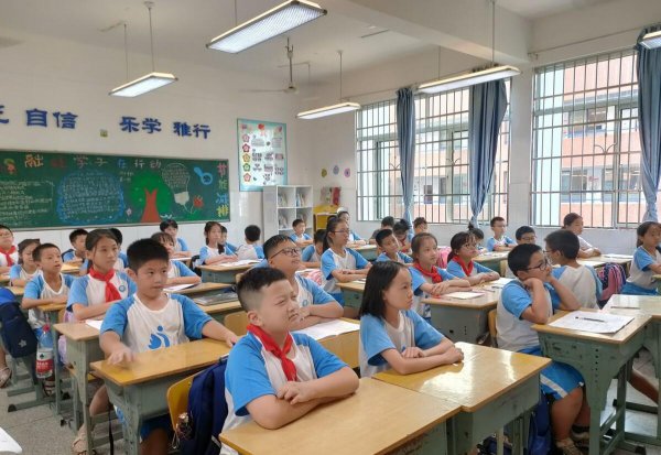 师范大专毕业能当小学老师吗