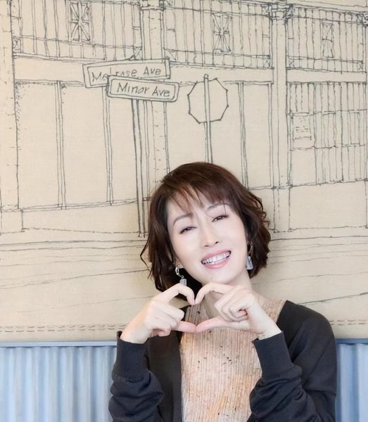 女士头发稀少适合剪哪种短发