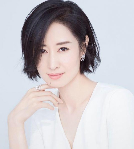 女士头发稀少适合剪哪种短发