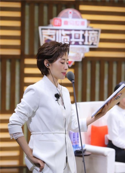 女士头发稀少适合剪哪种短发