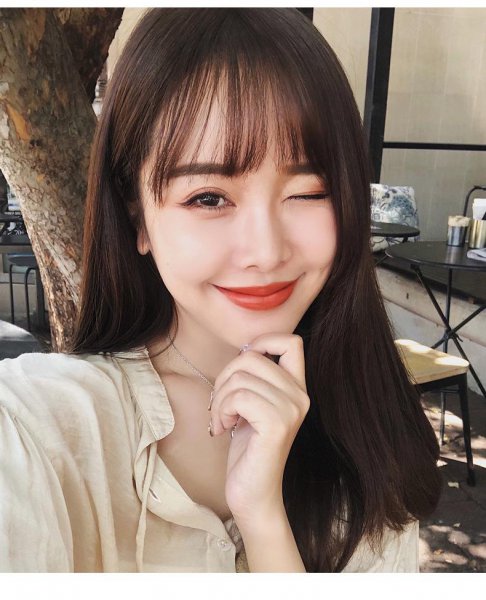 脸大的女生适合什么发型图片
