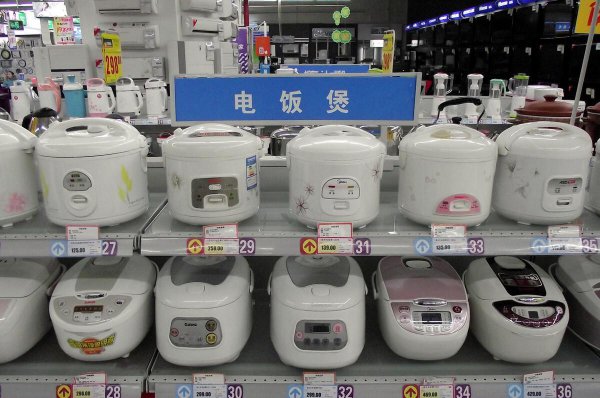 电饭锅涂层掉了锅还能用吗