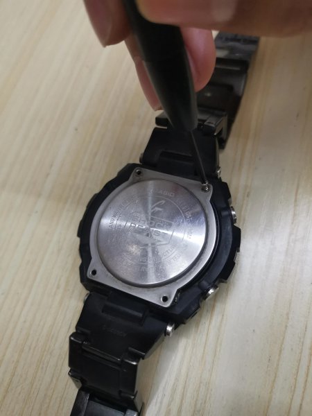 电子手表换电池怎么打开后盖无工具