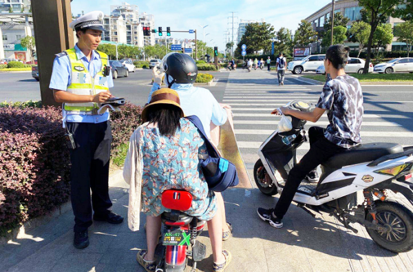 电动车能载人吗