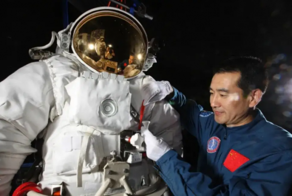 翟志刚几次进入太空
