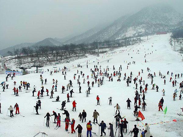 西岭雪山海拔高度是多少米