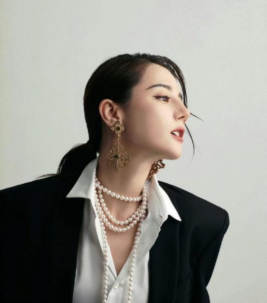 女生鼻梁有痣好不好