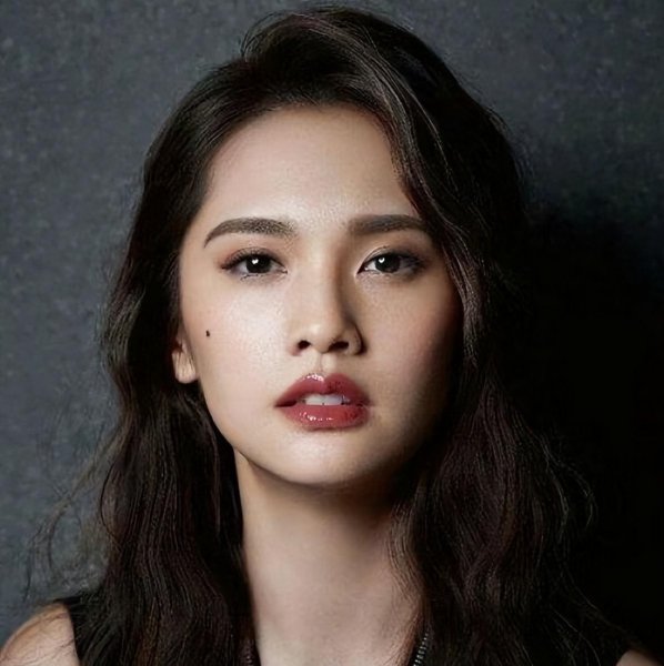 女生鼻梁有痣好不好