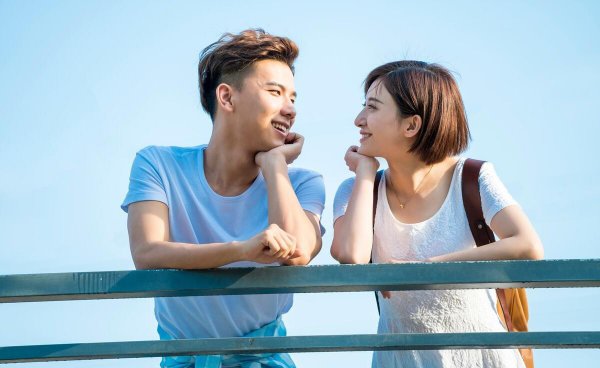 怎么跟喜欢的男生聊天