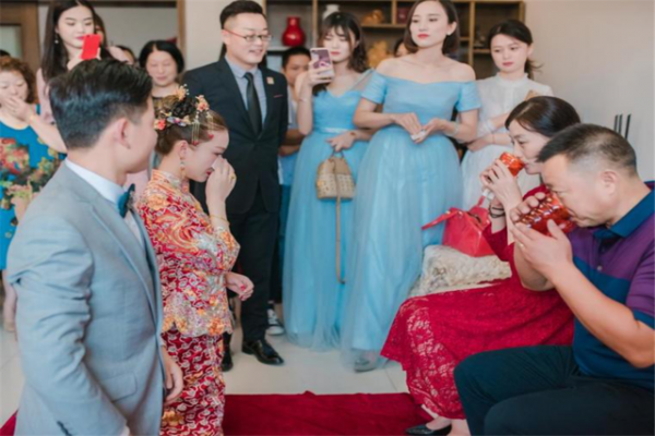 结婚改口费什么时候给