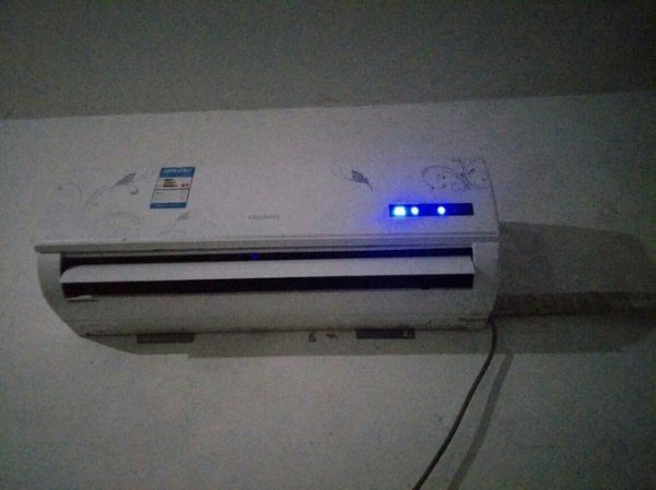 大金空调灯一闪一闪开不起怎么解决