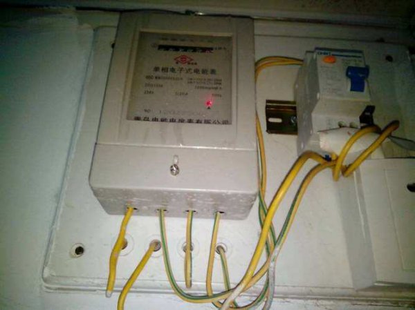 三相四线电表怎么看度数算电费