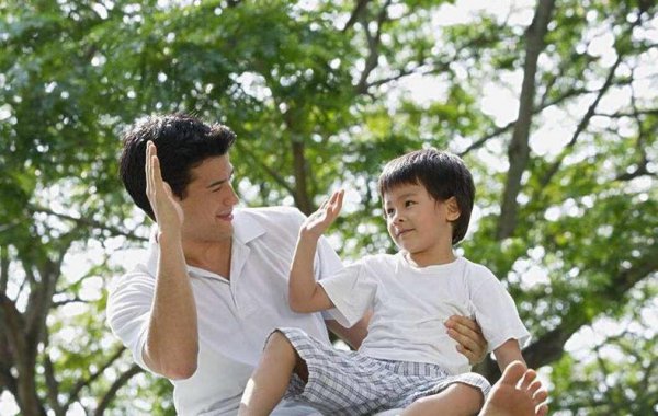 妈妈1米5爸爸175孩子会矮吗