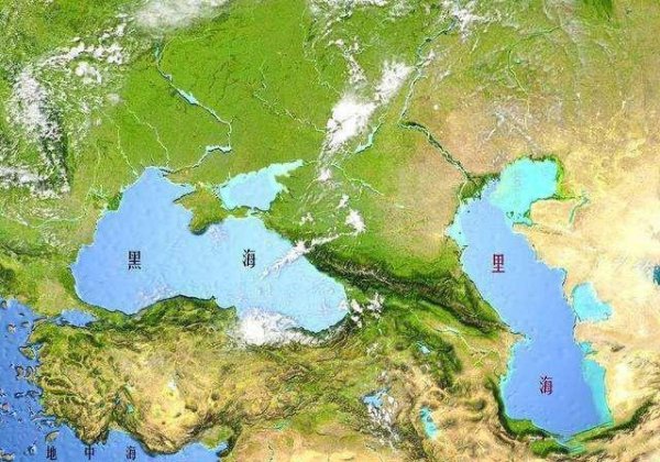 里海面积多少平方公里？相当于中国哪个省？