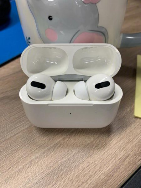 airpodspro无线充电灯一会就不亮了