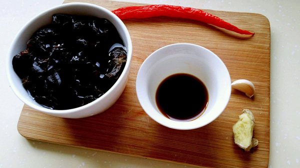 干木耳有醋酸味正常吗