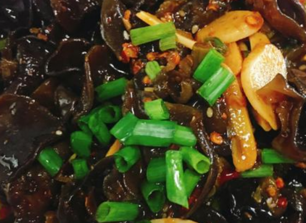 干木耳有醋酸味正常吗