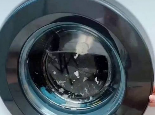 滚筒洗衣机有纸巾碎怎么弄干净
