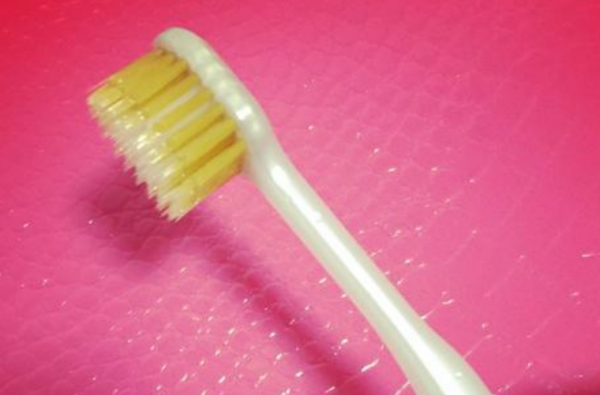 第一次用新牙刷使用前怎么处理