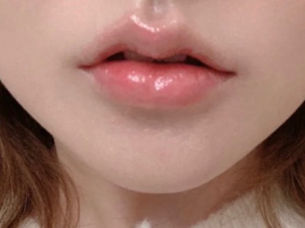 女人嘴唇上薄下厚有什么说法