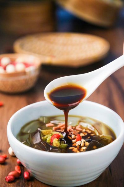 冰粉是什么原料做成的东西？对人体有害吗？