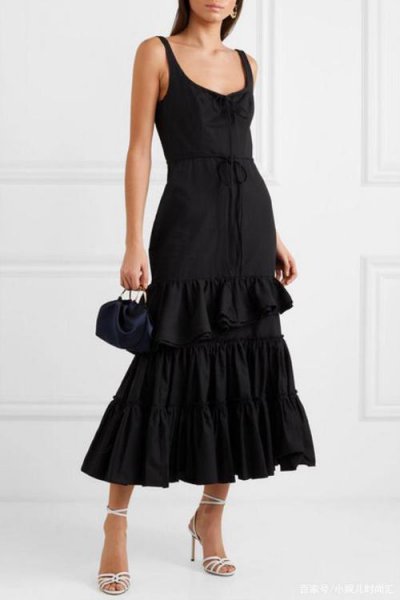 黑色裙子配什么颜色鞋子好看图片