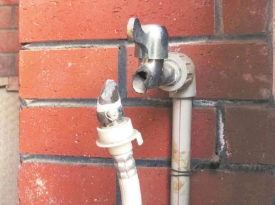 水管冻裂了如何修补用什么工具 如何修补冻裂的水管：工具需求。