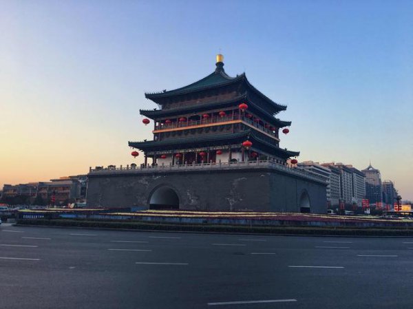 西安鼓楼和钟楼区别是什么？是一个地方吗？