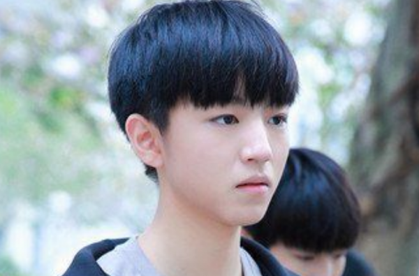 适合15岁中学生男发型名称