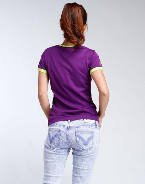 紫色t恤配什么颜色裤子好看