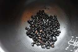 健康美容粥系列：养胃黑豆南瓜粥做法介绍