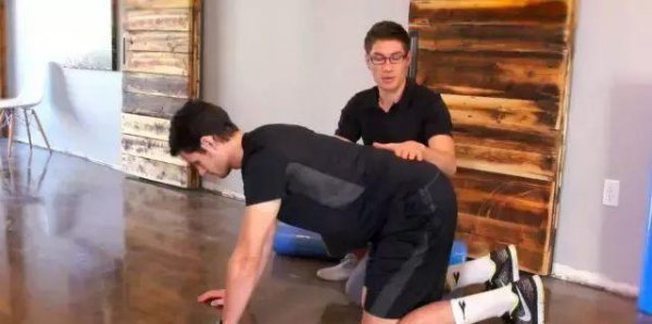 掌握腿部热身运动动作
