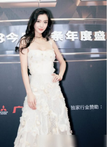 白裙被杨颖穿得好有气质