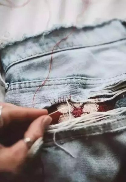 牛仔裤破洞怎样防止洞越来越大