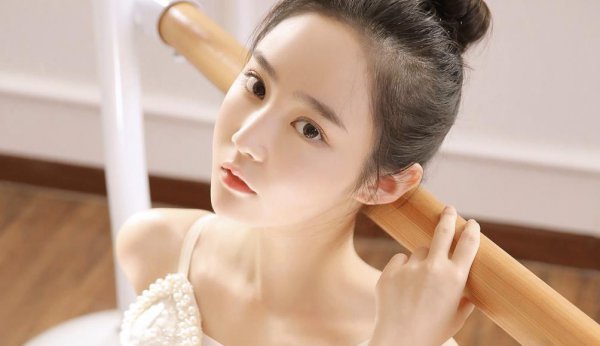 一个女的吊着你的表现