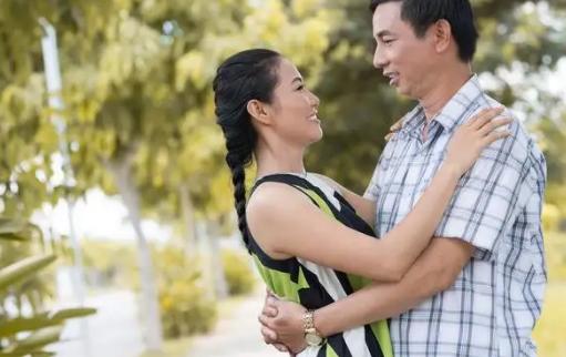 中年男人偏爱年轻女人的原因