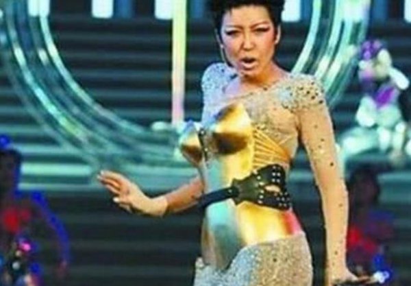 街拍穿衣服辣眼睛的明星