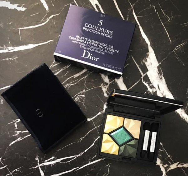 Dior今年又新出撞色拼接五色眼影盘
