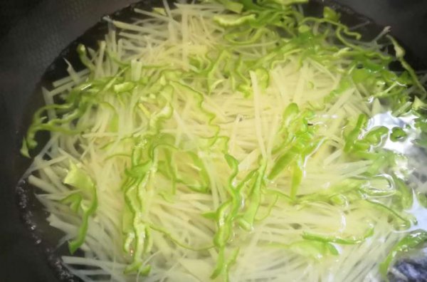 饭店土豆丝为什么很脆