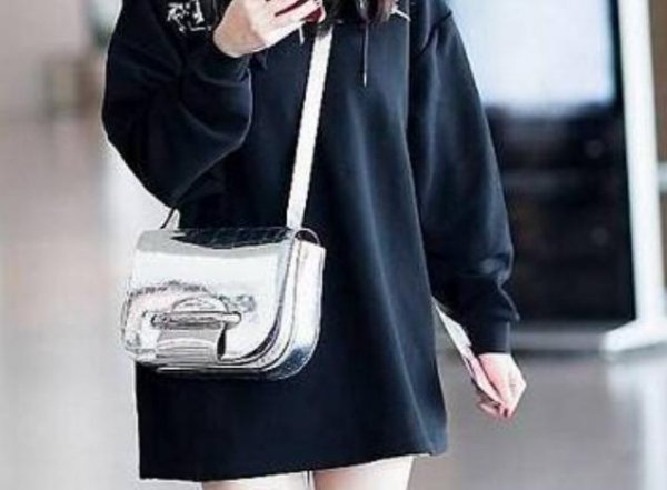 有小肚子的女人怎么搭配衣服好看