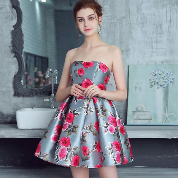 有小肚子的女人怎么搭配衣服好看